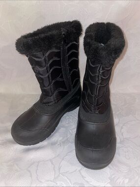 Black Insulated Winter Snow Boots with Faux Fur Trim